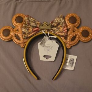 NWT 2024 Disney Parks Loungefly Oktoberfest Minnie ears